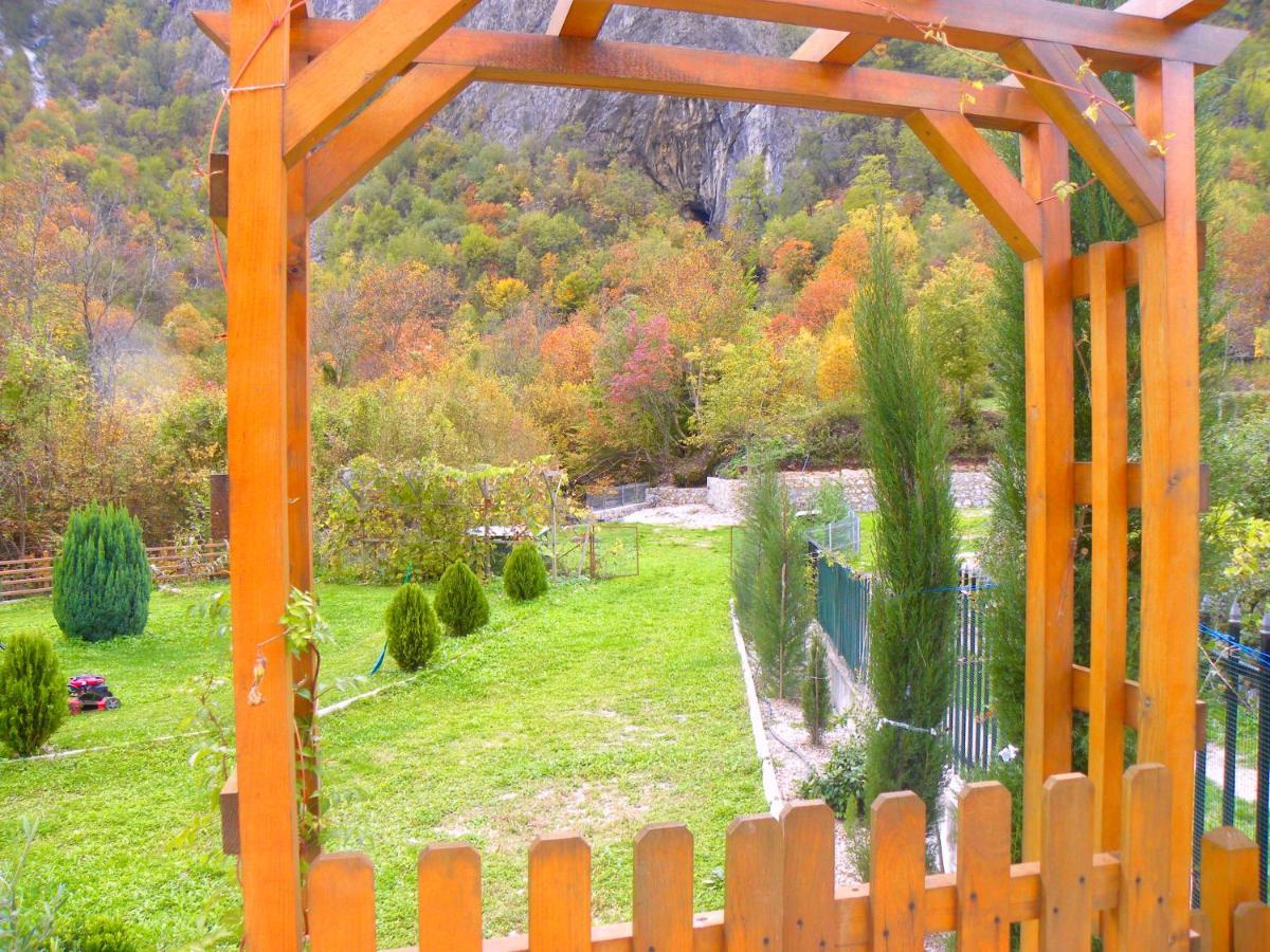 Vila Alexander B&B Valbone Exterior foto